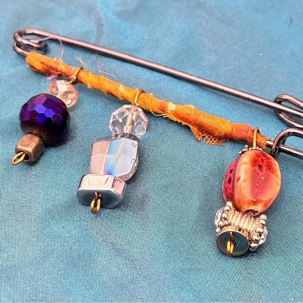 Brooch | Charm | Glass Bead | Dangle Safety Pin, Kilt Bar Pin Handmade OOAK 4370